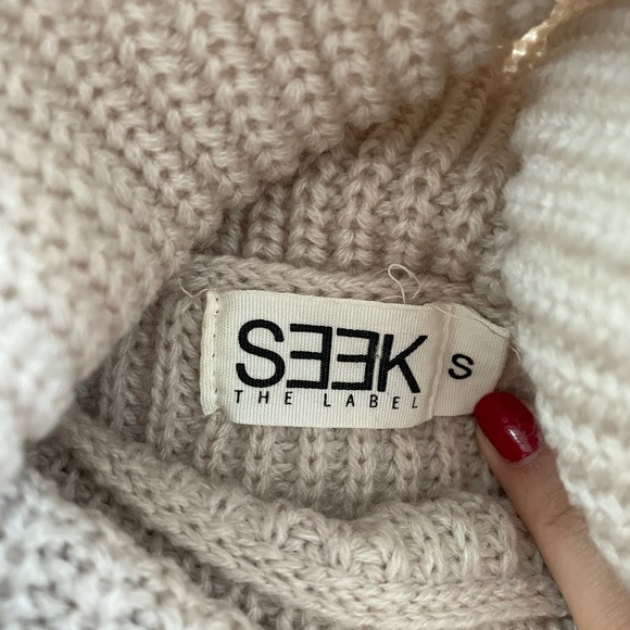 LF Turtle Neck Sweater - Picture 4 of 5